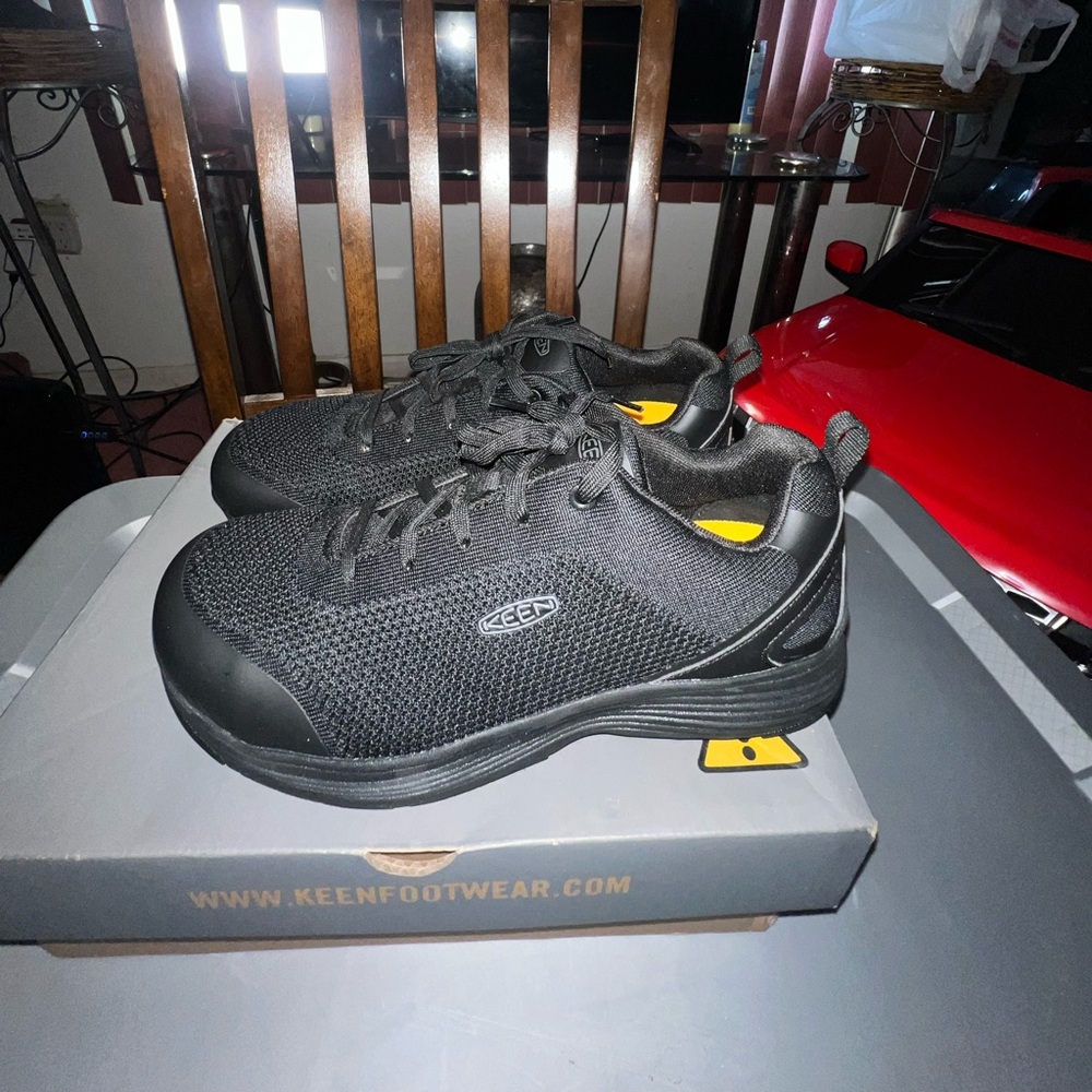 Steel toes shoes